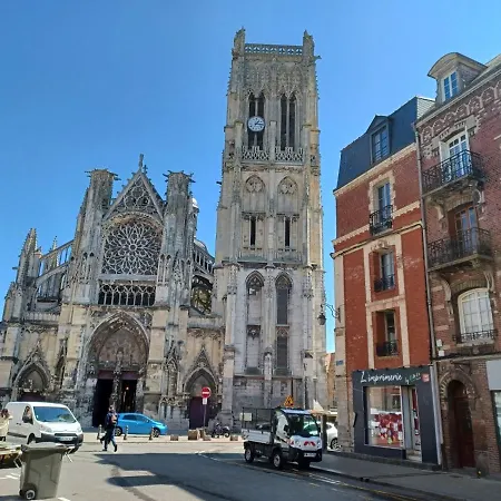 Bleu D'arques Lumineux Et Calme *