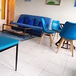 Bleu D'arques Lumineux Et Calme דייפ