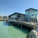 Bleu D'arques Lumineux Et Calme
