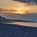 Bleu D'arques Lumineux Et Calme דייפ