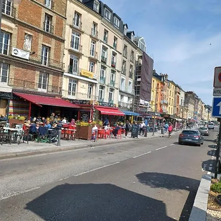 Bleu D'arques Lumineux Et Calme