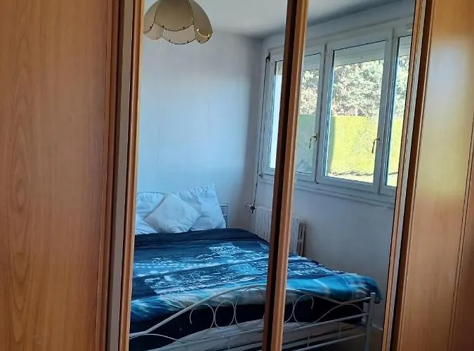 Bleu D'arques Lumineux Et Calme *